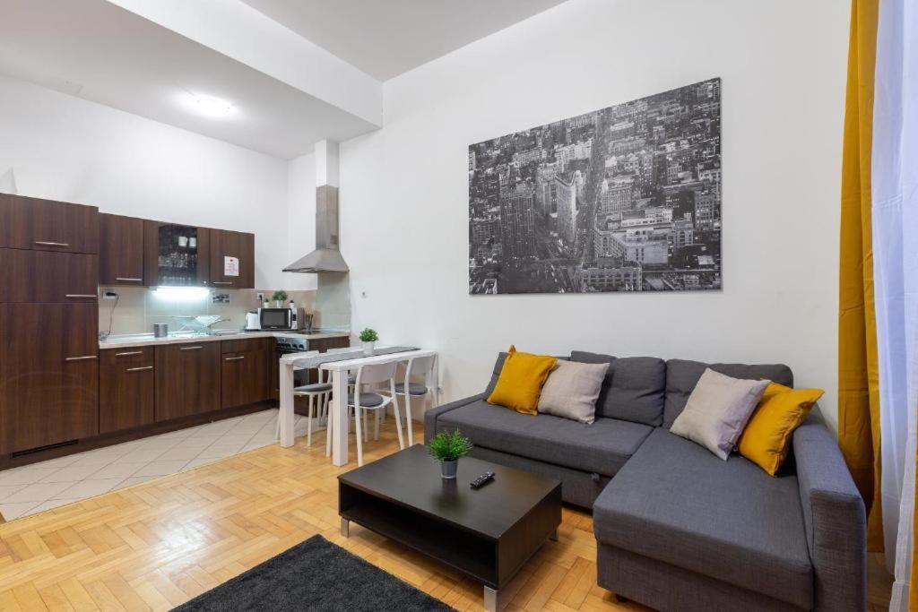 Downtown Home In The Gozsdu Garden Budapest Exterior foto